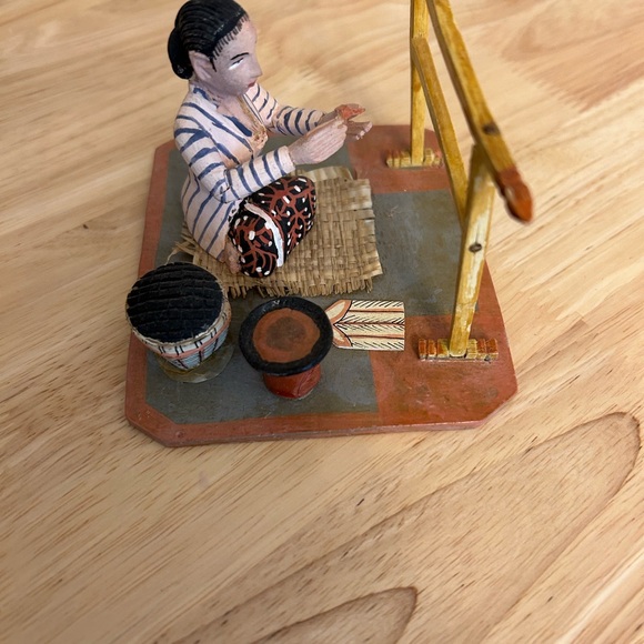 Vintage Primative Handmade hand painted Wooden Navajo figures and furniture . - Picture 8 of 12